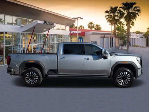 Used 2025 GMC Sierra 2500 Denali Ultimate AWD/4WD image 2