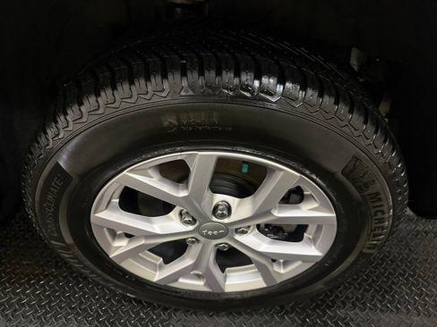 Used 2022 Jeep Grand Cherokee L Limited image 17