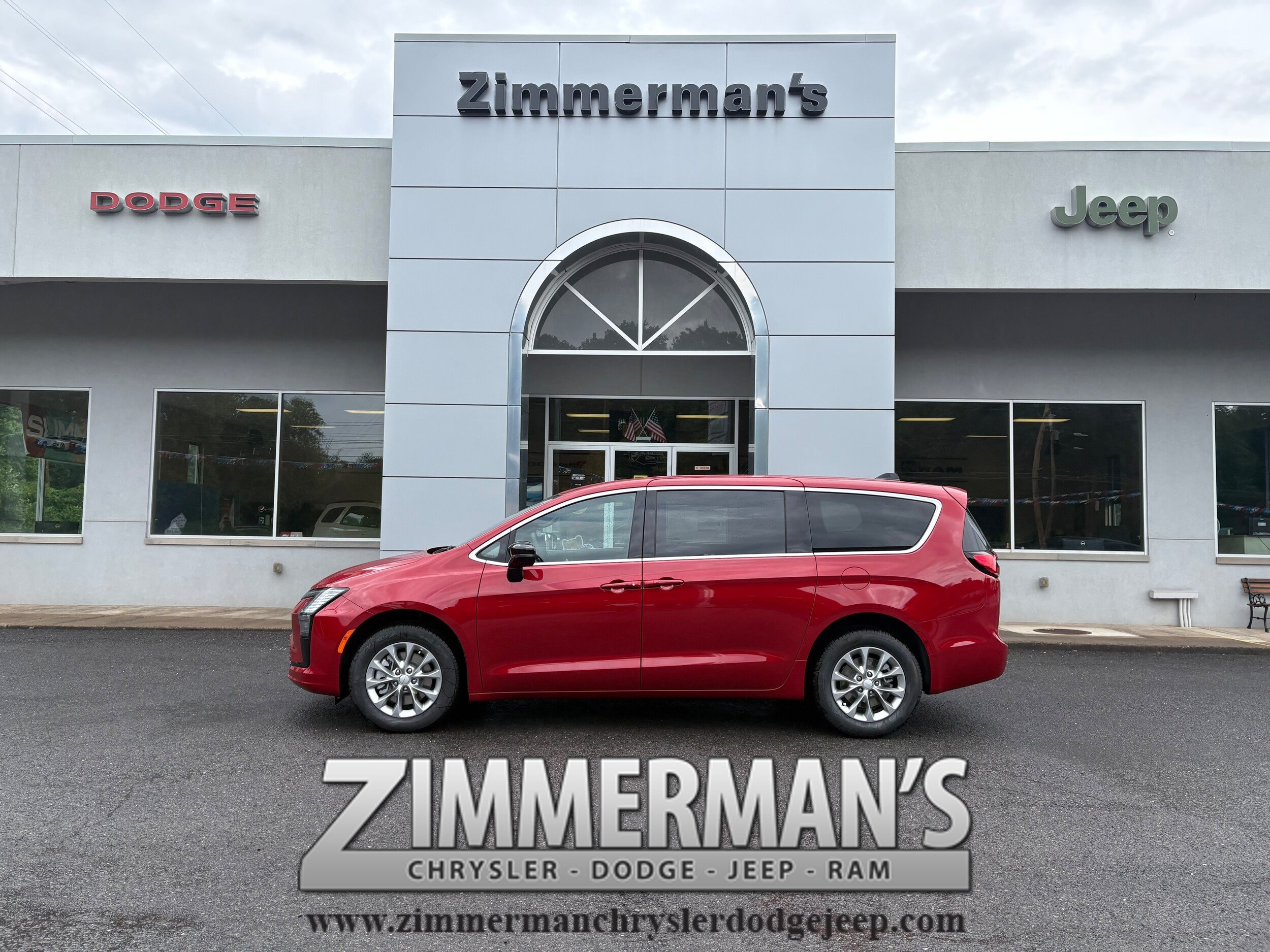 New 2027 Chrysler Pacifica Select AWD/4WD image 1