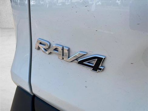Used 2020 Toyota RAV4 Limited FWD image 20