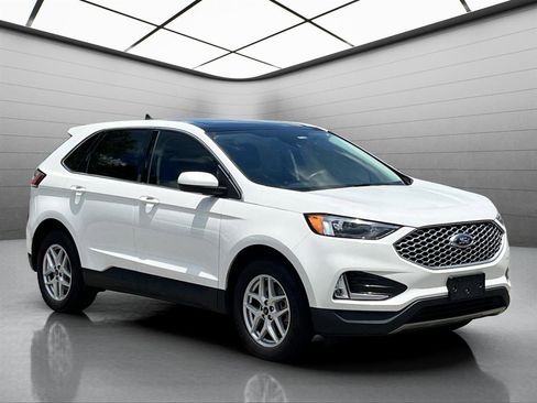 Used 2024 Ford Edge SEL w/ Convenience Package AWD/4WD image 3