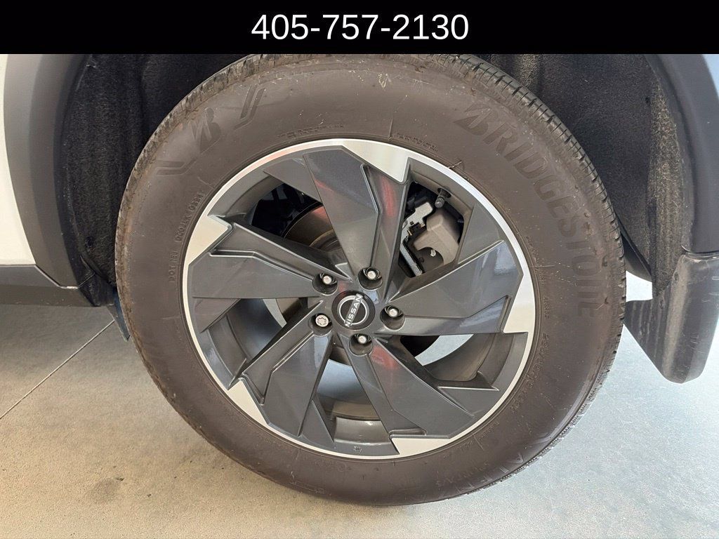 Used 2024 Nissan Rogue SL FWD image 8
