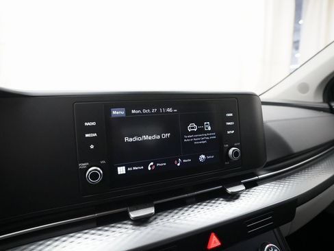 Certified 2024 Kia Carnival LX image 6