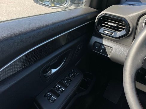 Certified 2025 Honda Pilot Black Edition image 25