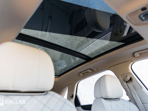 Used 2022 Bentley Bentayga image 40