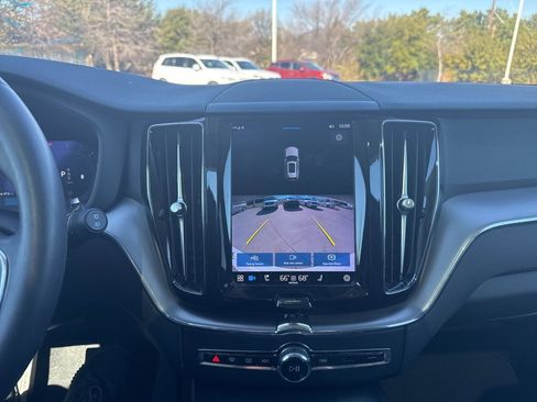 Certified 2023 Volvo XC60 B5 Core image 24