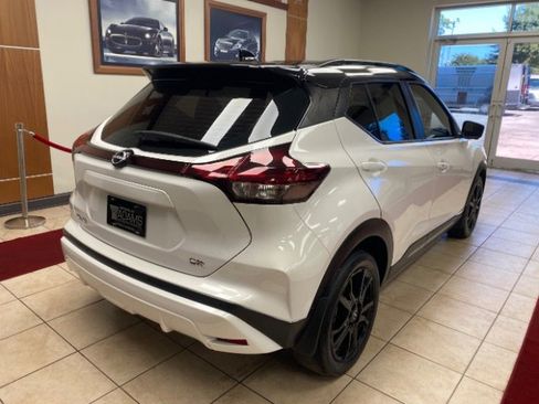 Used 2023 Nissan Kicks SR image 5