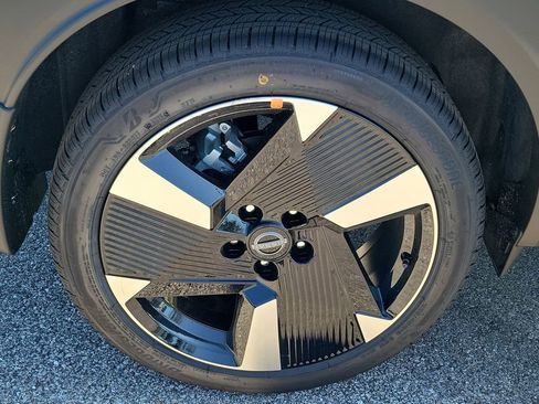New 2026 Nissan Kicks SR w/ SR Premium Package FWD image 3