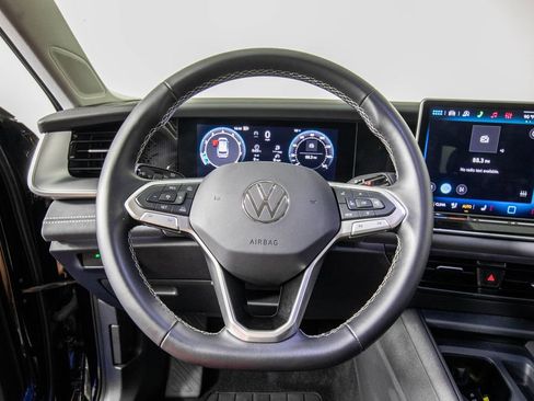 Used 2026 Volkswagen Tiguan SE FWD image 19