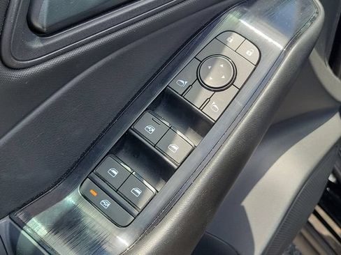 Used 2024 Nissan Rogue S FWD image 19