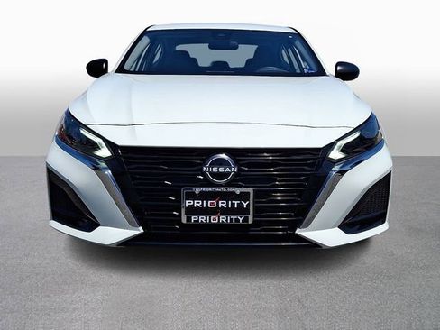 Used 2025 Nissan Altima 2.5 SV FWD image 2