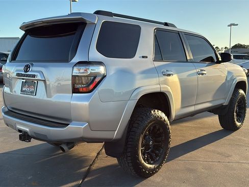 Used 2022 Toyota 4Runner SR5 image 6