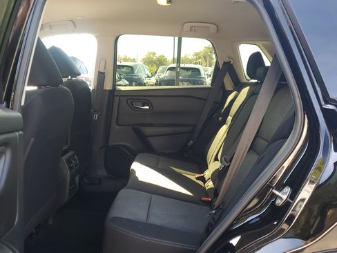 Used 2024 Nissan Rogue SV image 11