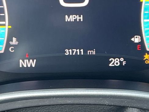 Used 2025 Chrysler Pacifica Select image 7