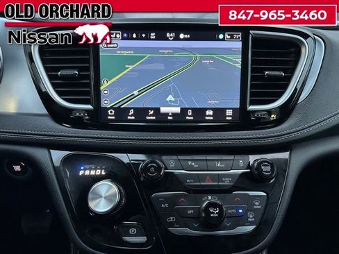 Used 2026 Chrysler Pacifica Limited FWD image 16