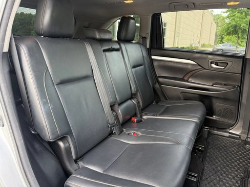Used 2018 Toyota Highlander XLE AWD/4WD image 42