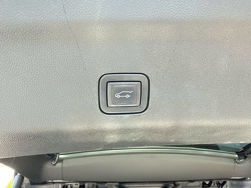 Used 2024 Chevrolet Tahoe Premier AWD/4WD image 20