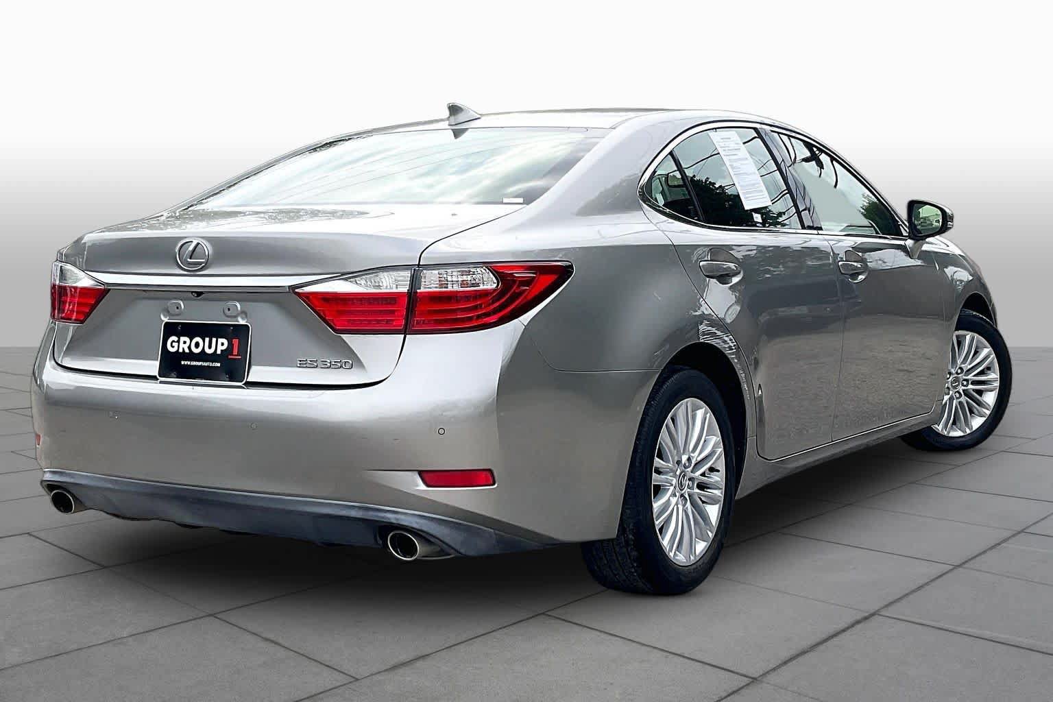 Used 2015 Lexus ES 350 w/ Luxury Package FWD image 13