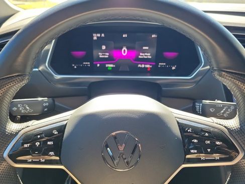 Used 2023 Volkswagen Tiguan SE R-Line image 23