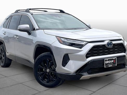 Used 2024 Toyota RAV4 SE w/ Convenience Package AWD/4WD image 3