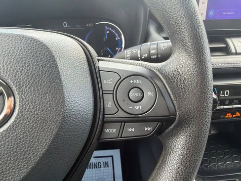 Used 2025 Toyota RAV4 XLE AWD/4WD image 30