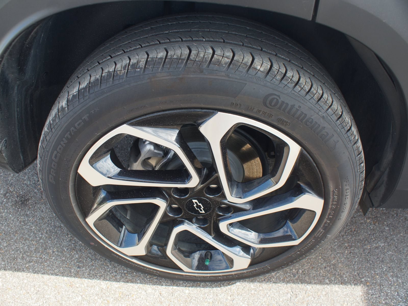 Used 2025 Chevrolet Trax RS w/ Sunroof Package FWD image 25