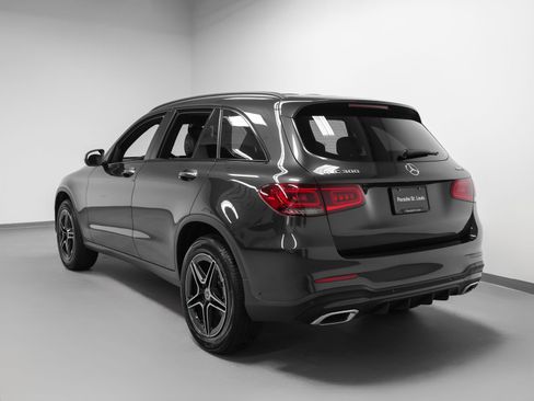 Used 2021 Mercedes-Benz GLC 300 4MATIC image 3