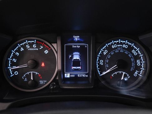 Used 2017 Toyota Tacoma TRD Sport w/ Premium & Technology Package AWD/4WD image 27