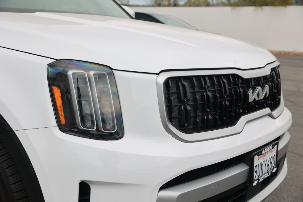 Used 2025 Kia Telluride EX w/ EX Captain's Chair Package FWD image 9