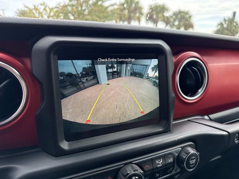 Used 2022 Jeep Wrangler Unlimited Rubicon w/ Xtreme Recon 35" Tire Package image 25