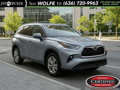 Certified 2022 Toyota Highlander XLE image 1
