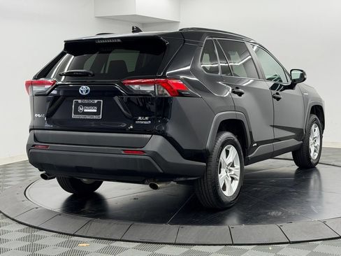 Used 2021 Toyota RAV4 XLE w/ Carpet Mat Package (TMS) AWD/4WD image 10