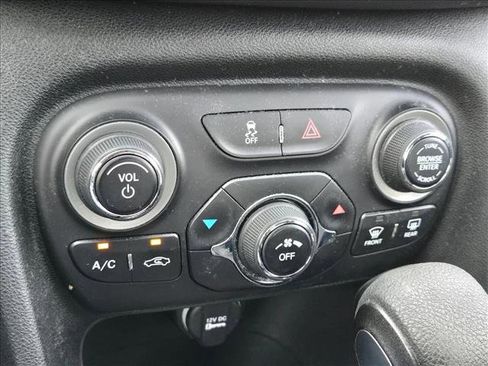 Used 2015 Dodge Dart SXT w/ Sun/Sound Group image 21