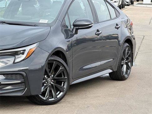 Certified 2025 Toyota Corolla SE image 3