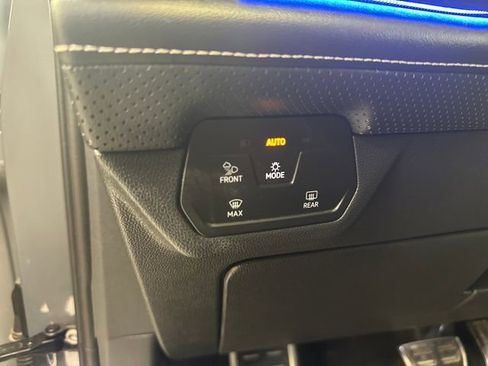 Used 2025 Volkswagen Atlas Cross Sport SEL R-Line AWD/4WD image 21