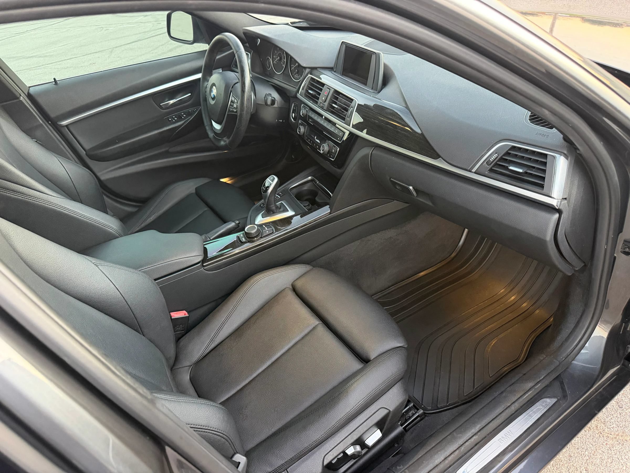 Used 2017 BMW 330i Sedan RWD image 19