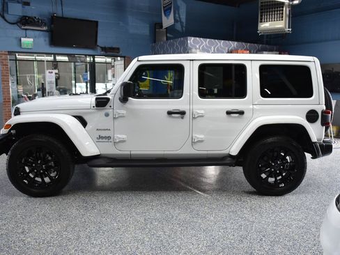 Used 2024 Jeep Wrangler Unlimited Sahara w/ Safety Group AWD/4WD image 8