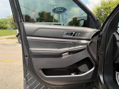 Used 2019 Ford Explorer XLT w/ Equipment Group 202A FWD image 18
