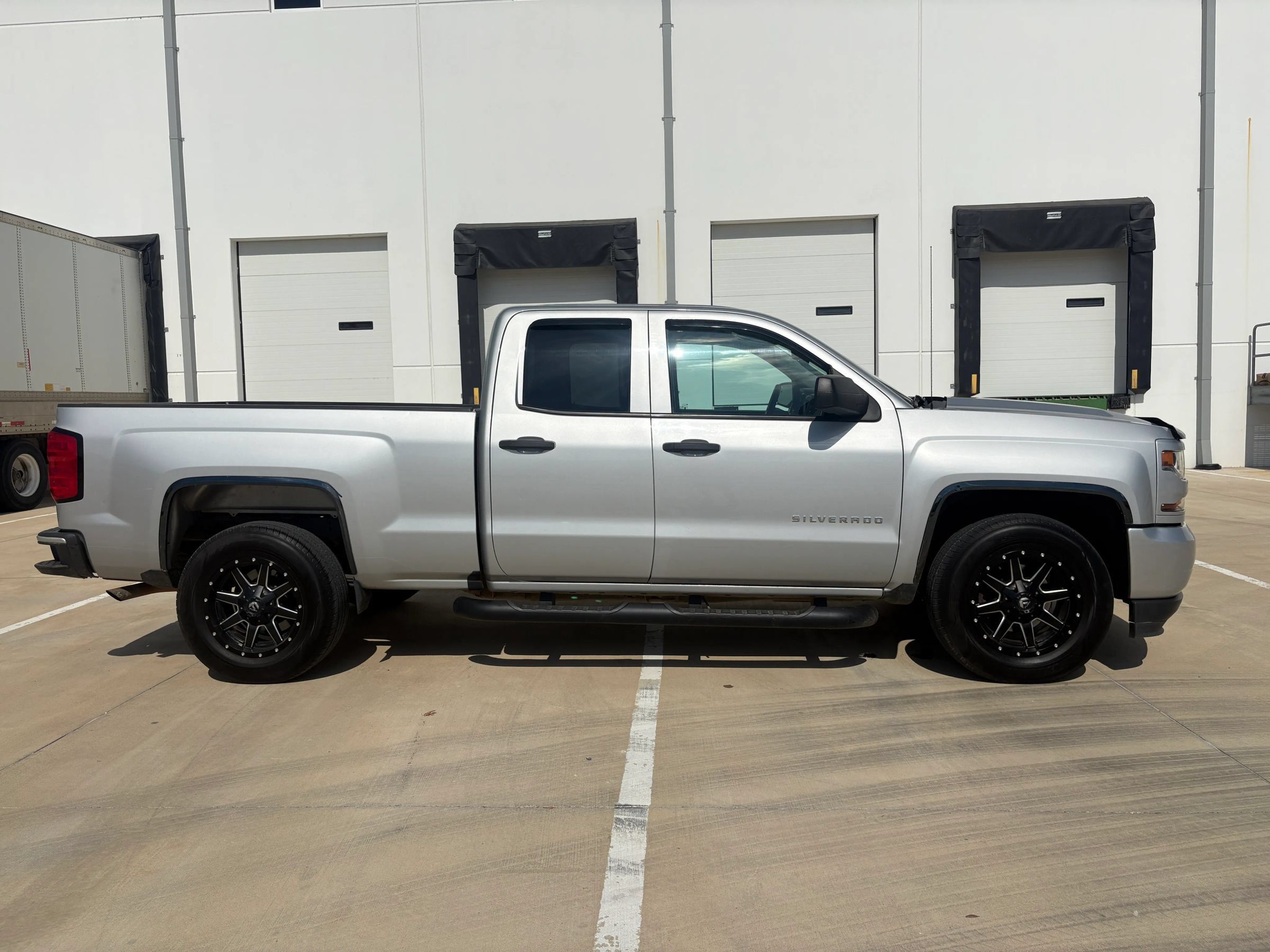 Used 2016 Chevrolet Silverado 1500 Custom w/ Custom Convenience Package RWD image 3