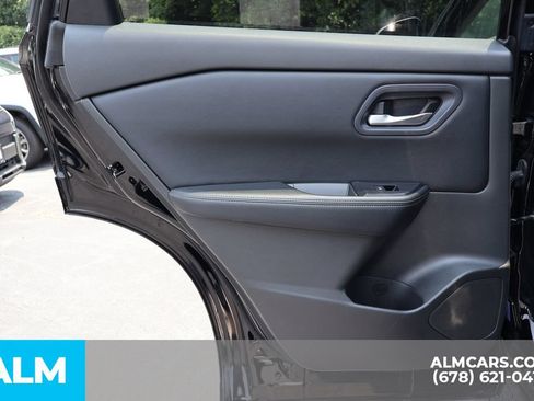 Used 2024 Nissan Rogue SV FWD image 18