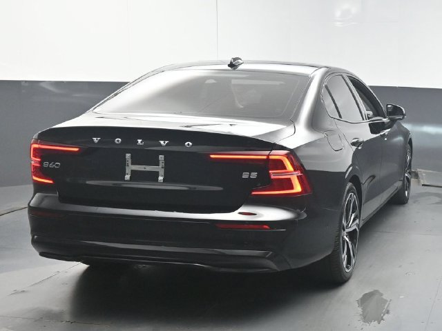 Used 2023 Volvo S60 B5 Plus FWD image 7