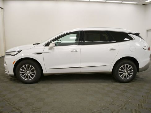 Used 2024 Buick Enclave Premium image 4