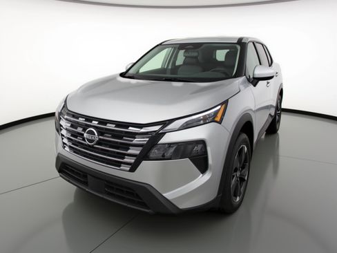 Used 2025 Nissan Rogue SV image 3