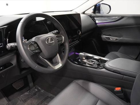 Used 2025 Lexus NX 350h AWD w/ Accessory Package (Z2) image 7