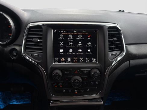 Used 2018 Jeep Grand Cherokee Laredo AWD/4WD image 16