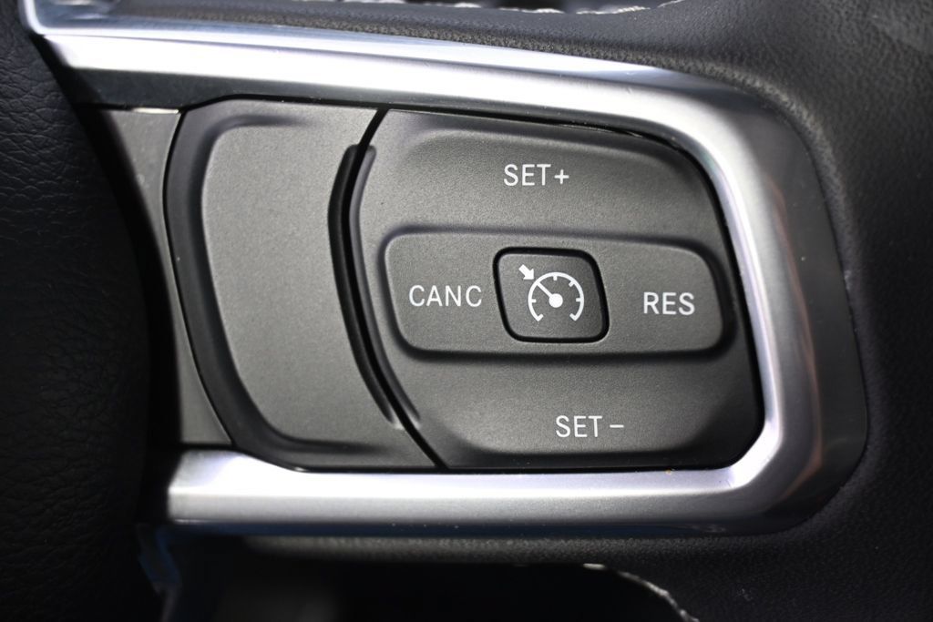Used 2023 Jeep Wrangler Unlimited Sahara AWD/4WD image 36