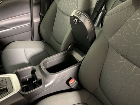 Used 2022 Toyota RAV4 XLE w/ Convenience Package AWD/4WD image 32
