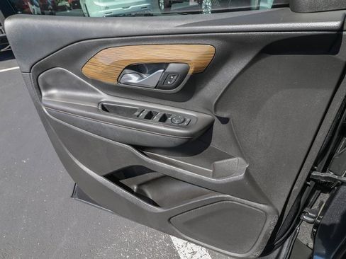 Used 2020 GMC Terrain SLE w/ Driver Convenience Package image 13