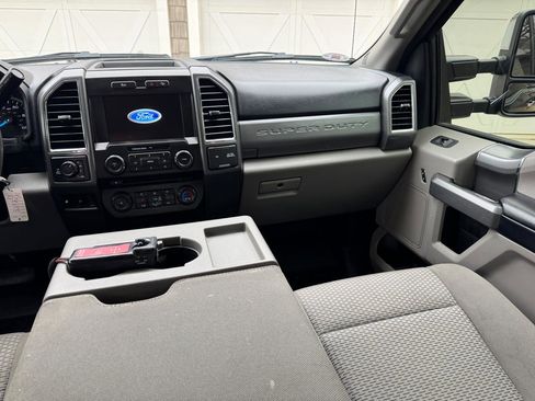 Used 2017 Ford F250 XLT w/ XLT Premium Package image 22