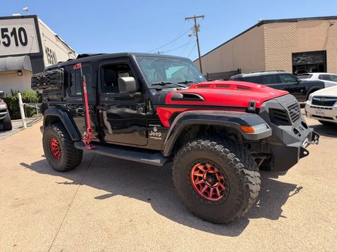 Used 2019 Jeep Wrangler Unlimited Sahara AWD/4WD image 6
